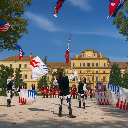 Timeless Home Deluxe Cinema Suite * Parma