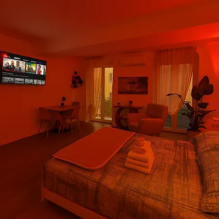 Timeless Home Deluxe Cinema Suite Apartment