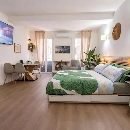 Timeless Deluxe Cinema *